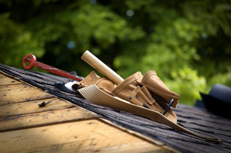 Stay In The Know: Texas Roofers and Adjusters, You Can’t Do Both